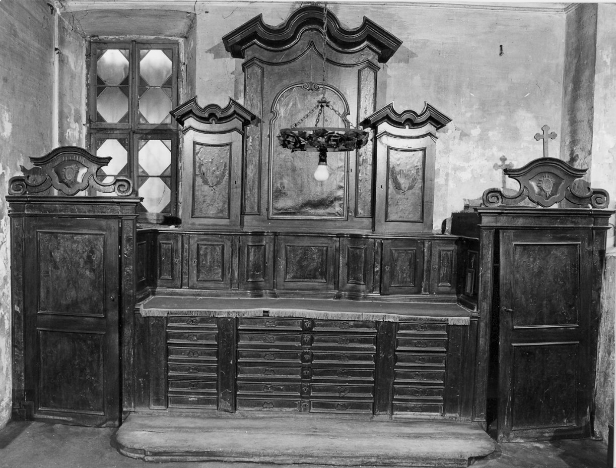 mobile da sacrestia con alzata, opera isolata - bottega lombarda (sec. XVIII)