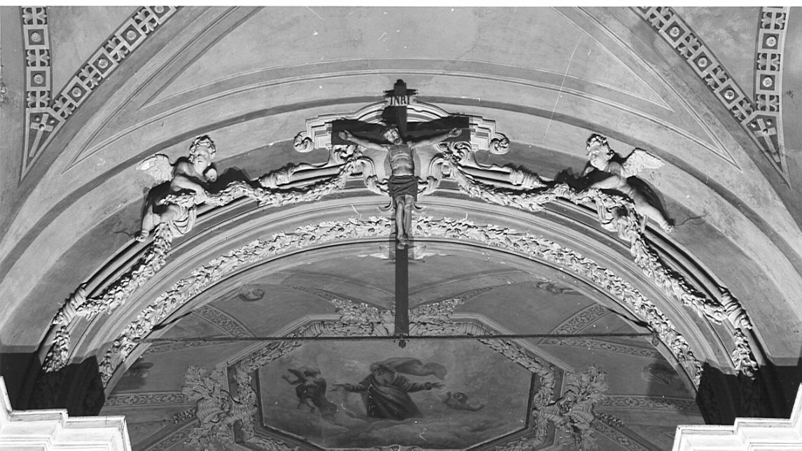 crocifisso e angeli (decorazione plastica, opera isolata) - bottega lombarda (prima metà sec. XVIII)