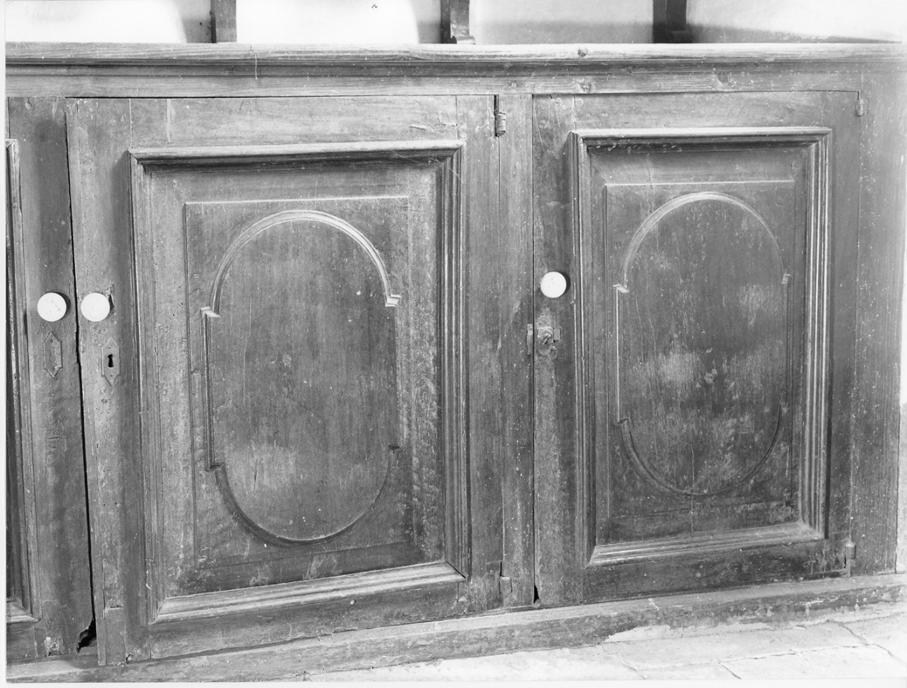 armadio da sacrestia, opera isolata - bottega italiana (fine/inizio secc. XVII/ XVIII)