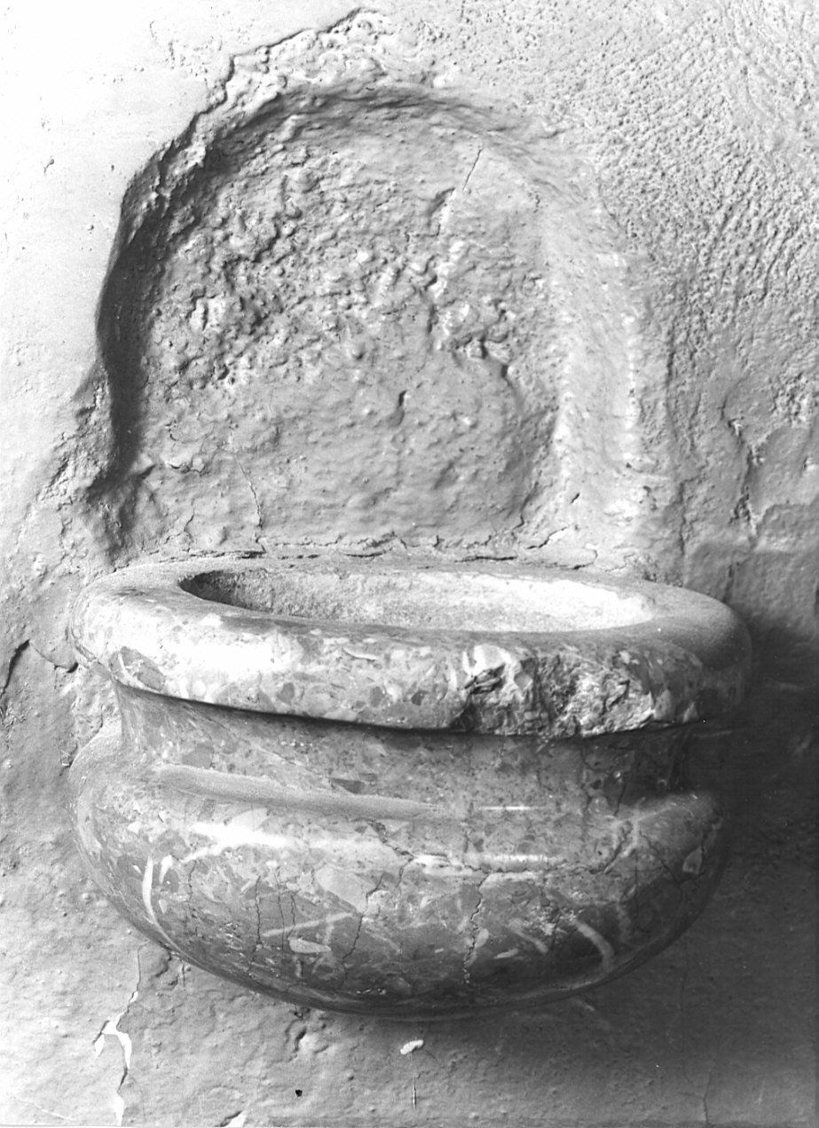 acquasantiera da parete, coppia - bottega italiana (fine/inizio secc. XVII/ XVIII)