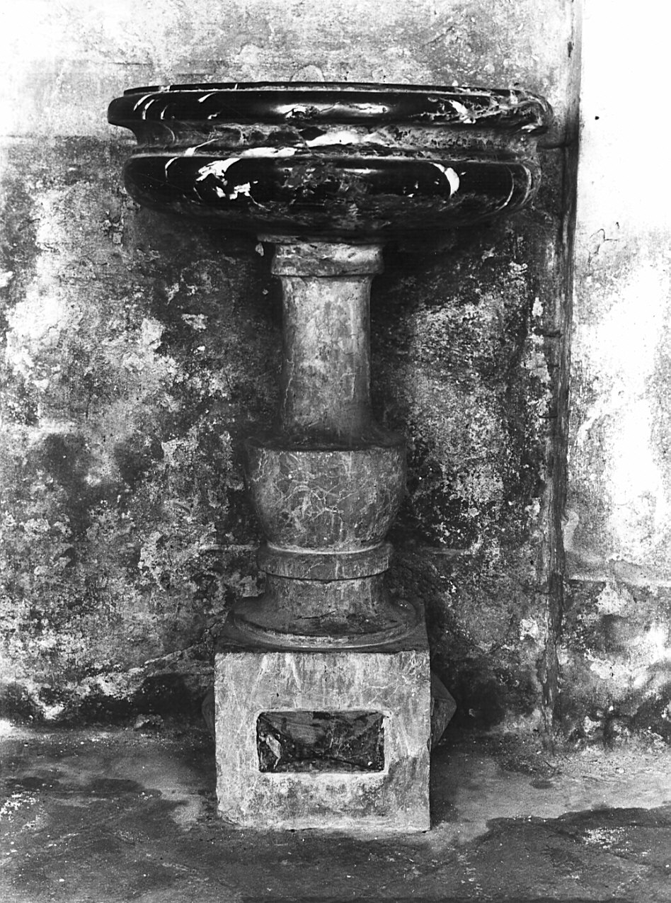 acquasantiera, coppia - bottega italiana (fine/inizio secc. XVII/ XVIII)