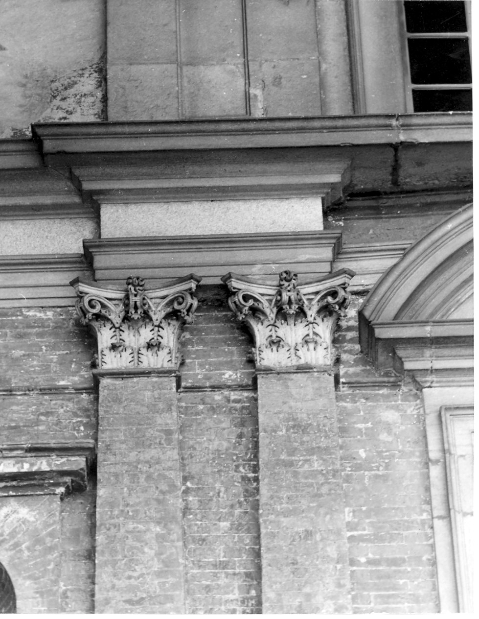 capitello di lesena, serie - bottega lombarda (sec. XVI)