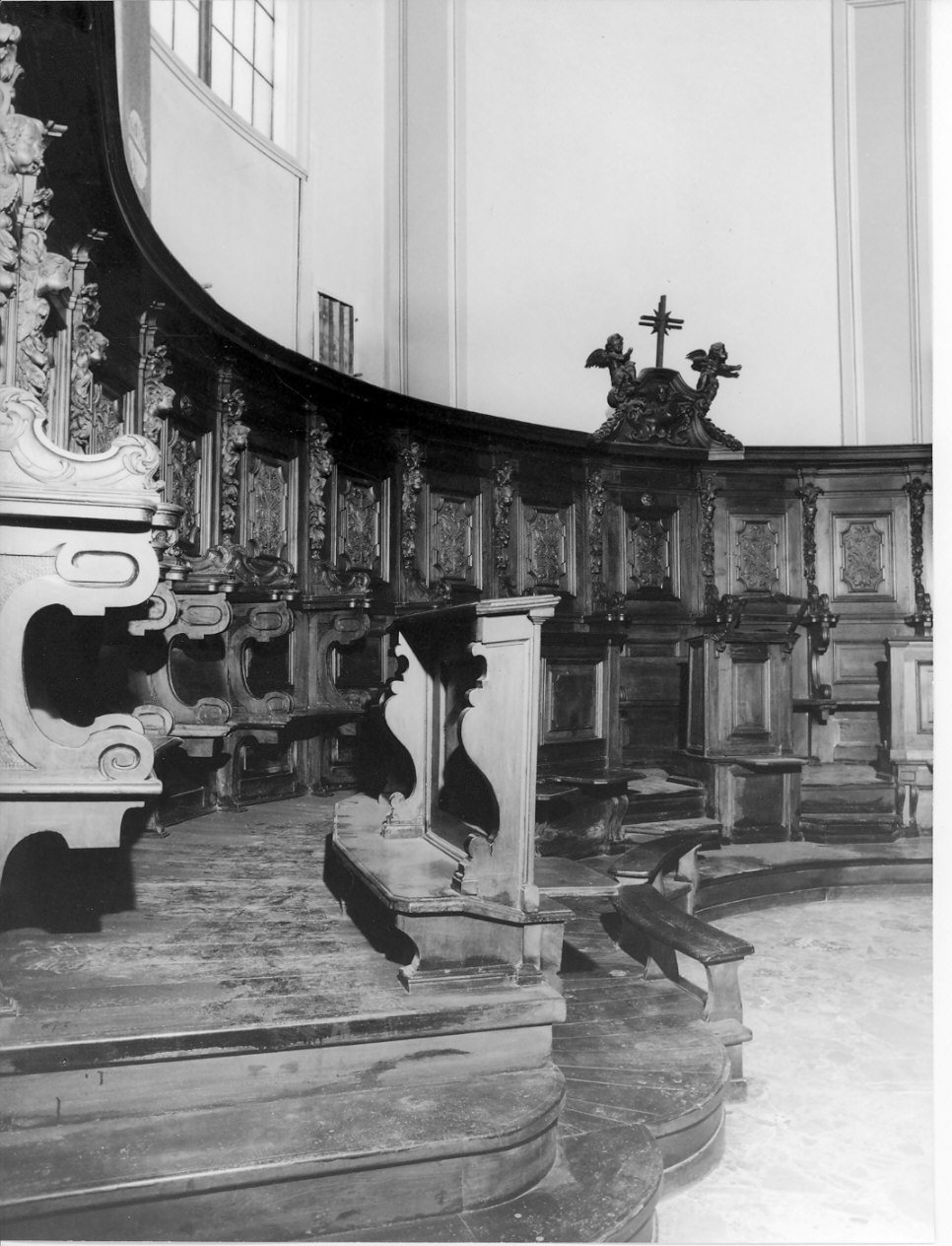 stalli del coro, complesso decorativo - bottega lombarda (sec. XVIII)