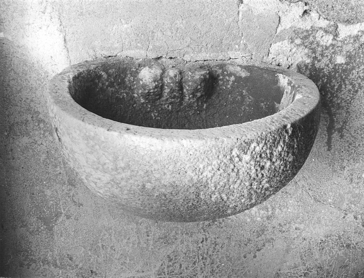 acquasantiera da parete, opera isolata - bottega lombarda (sec. XVIII)