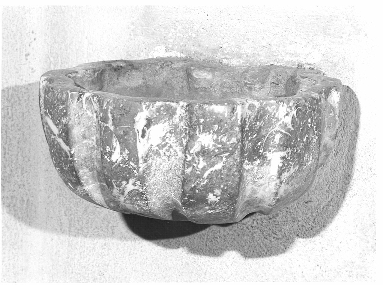 acquasantiera da parete, opera isolata - bottega lombarda (sec. XVIII)