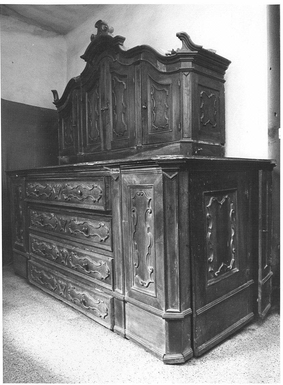 armadio da sacrestia, opera isolata - bottega lombarda (prima metà sec. XVIII)