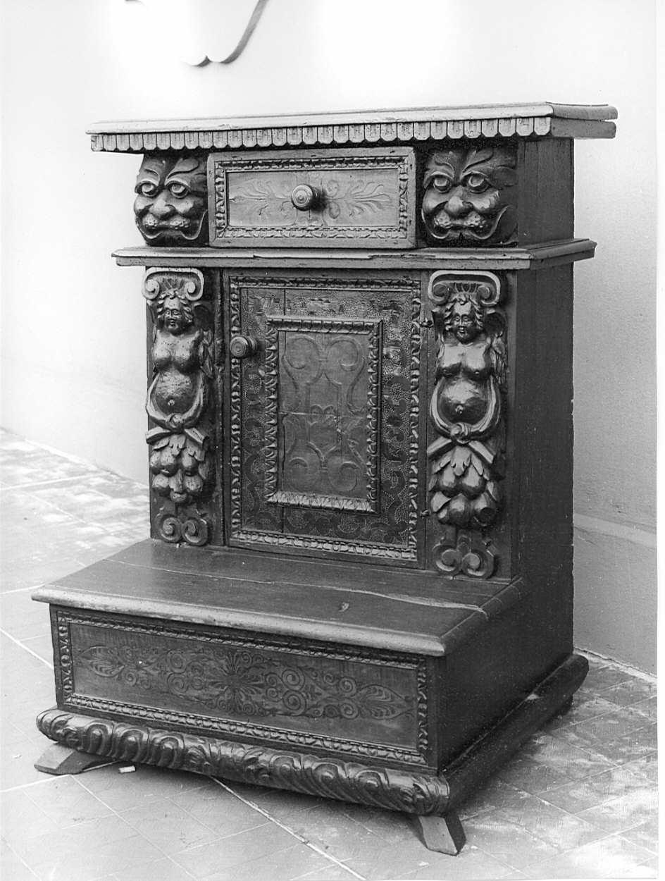 inginocchiatoio, opera isolata - bottega Italia settentrionale (fine sec. XVI)