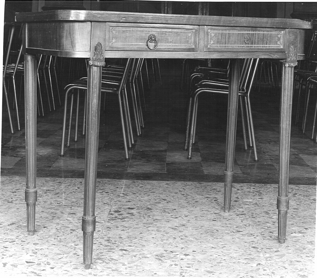 tavolino, opera isolata - bottega lombarda (prima metà sec. XIX)