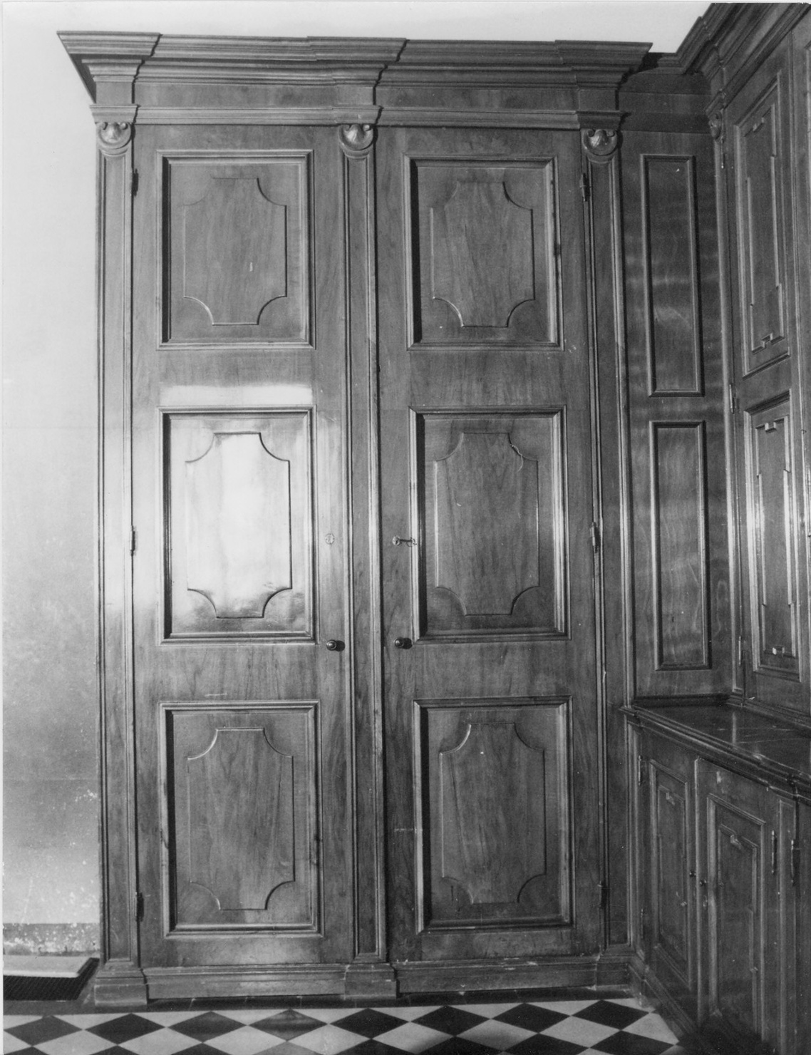 mobile da sacrestia - bottega lombarda (sec. XX)