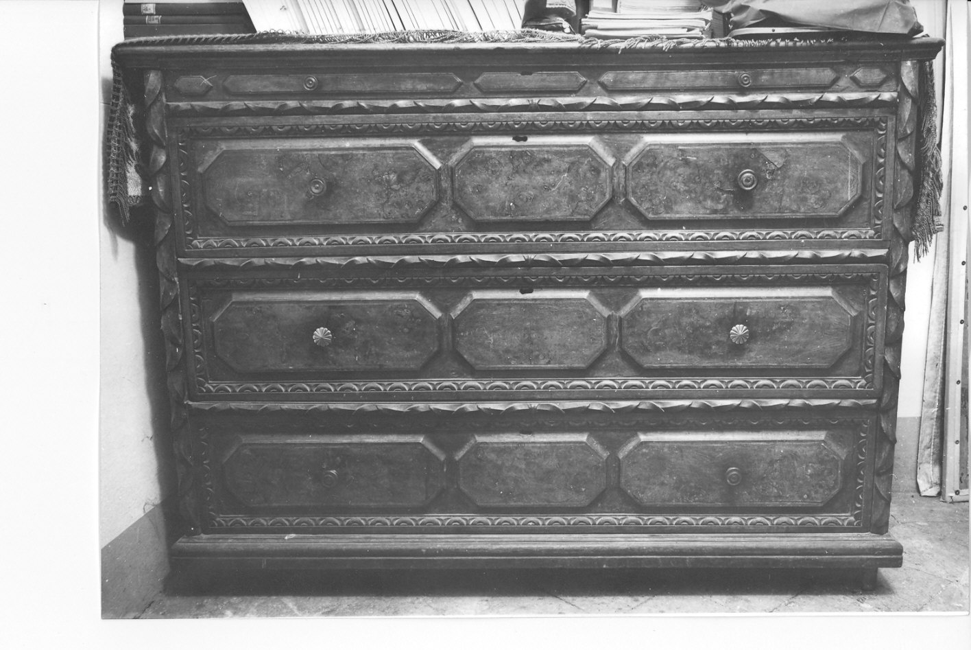 cassettone, opera isolata - bottega lombarda (fine sec. XVII)