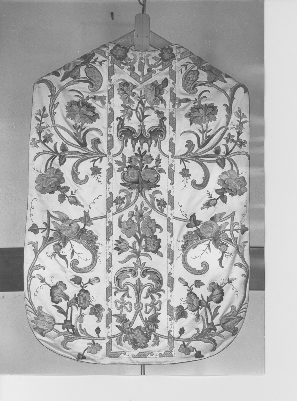 paramento liturgico - manifattura lombarda (secc. XVIII/ XIX)