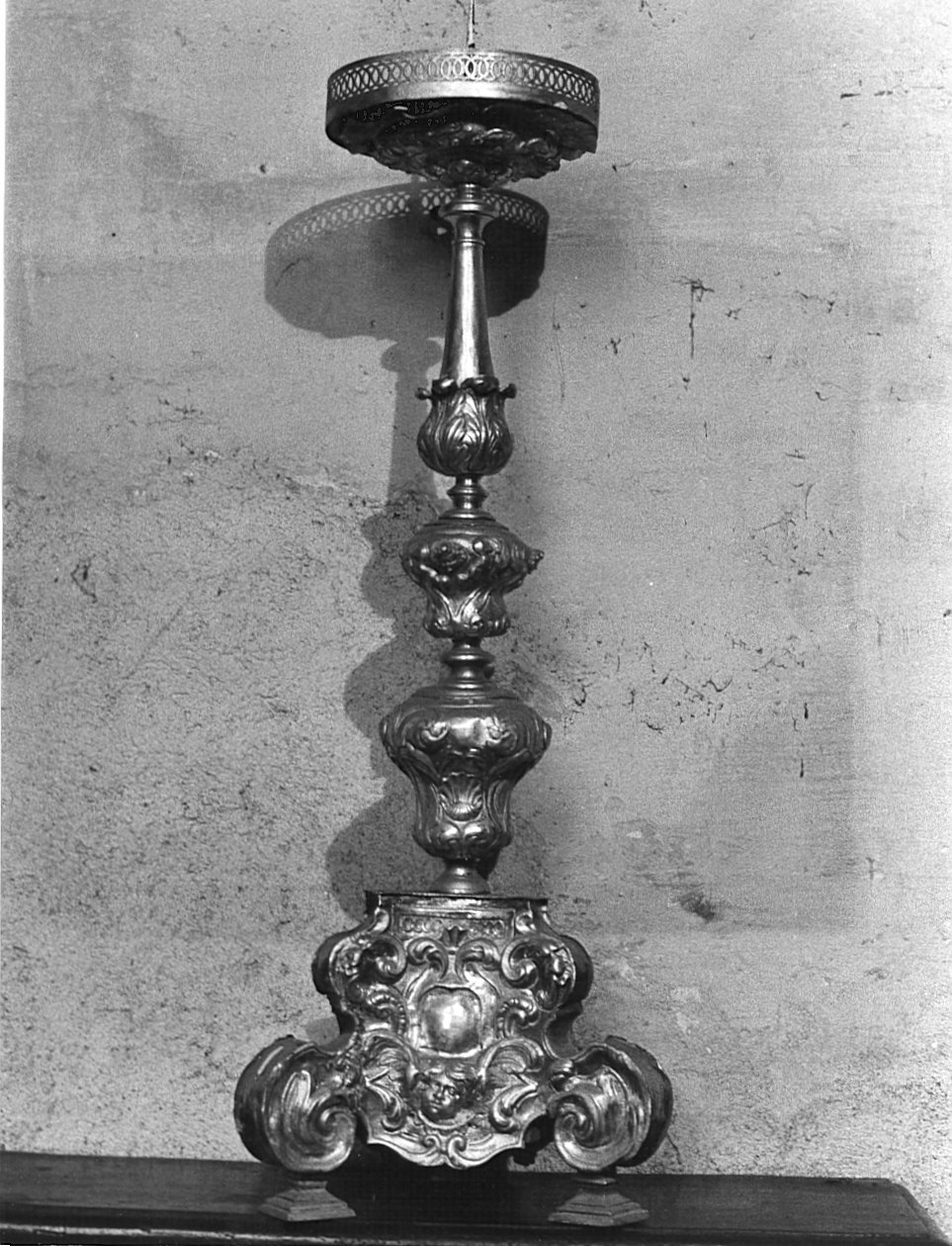 candeliere d'altare, serie - bottega lombarda (sec. XVIII)