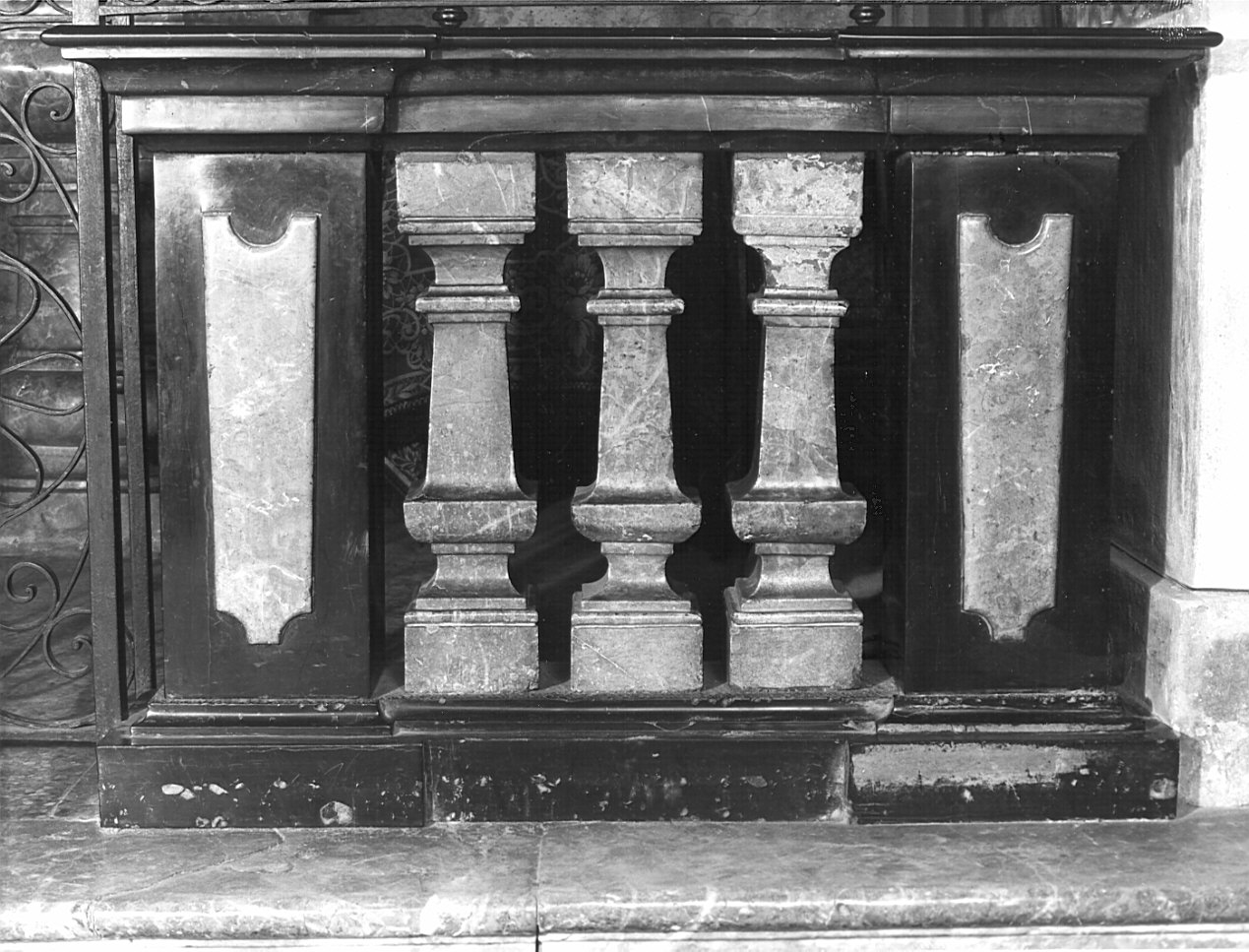 balaustrata del fonte battesimale, opera isolata - bottega lombarda (secc. XVII/ XVIII)