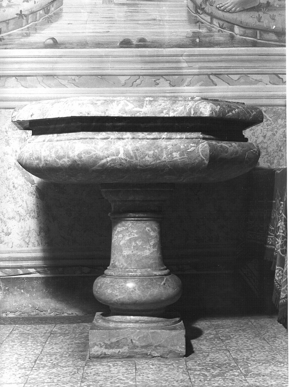 fonte battesimale - a fusto, opera isolata - bottega lombarda (secc. XVII/ XVIII)