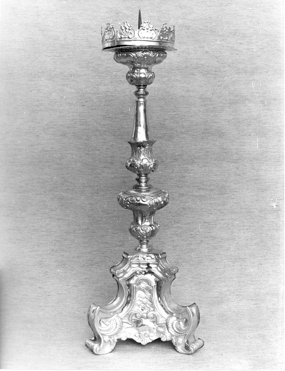 candeliere d'altare, serie - bottega lombarda (sec. XVIII)