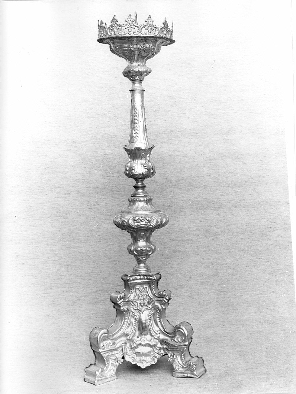 candeliere d'altare, serie - bottega lombarda (sec. XVIII)