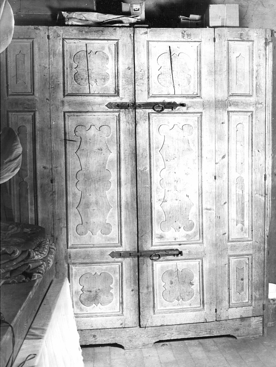 armadio, opera isolata - bottega lombarda (sec. XVIII)