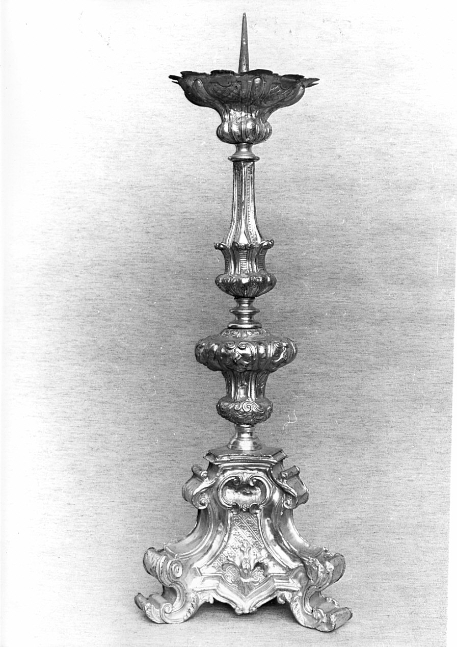 candeliere d'altare, serie - bottega lombarda (sec. XVIII)