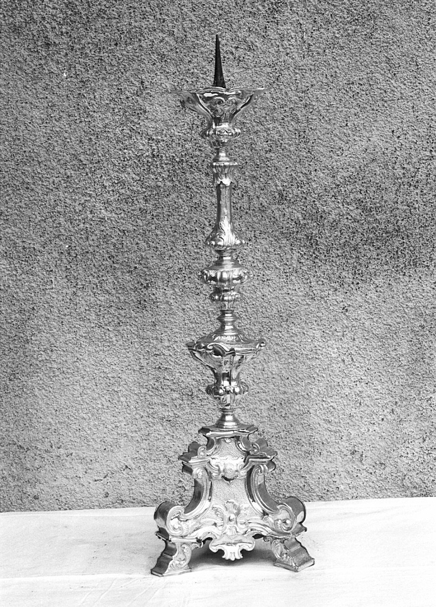 candeliere d'altare, serie - bottega lombarda (sec. XVIII)