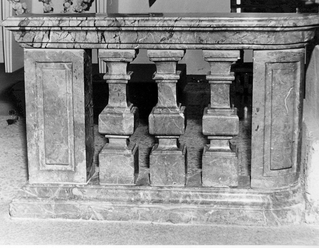 balaustrata di cappella, coppia - bottega lombarda (sec. XVIII)