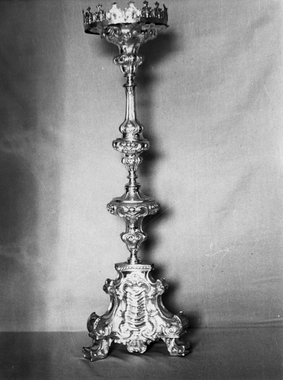 candeliere d'altare, serie - bottega lombarda (sec. XVIII)