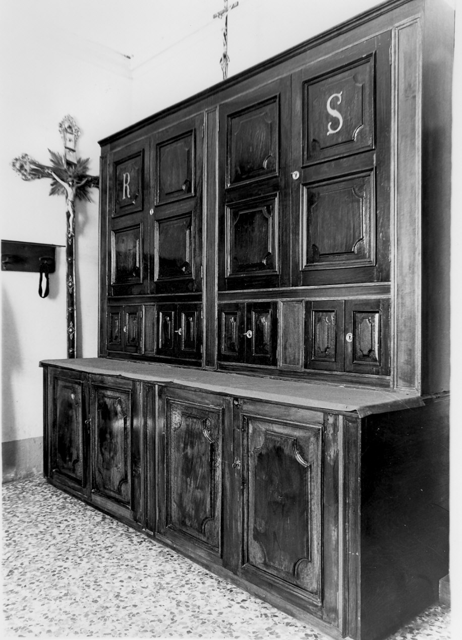 armadio da sacrestia, opera isolata - bottega lombarda (sec. XVIII)