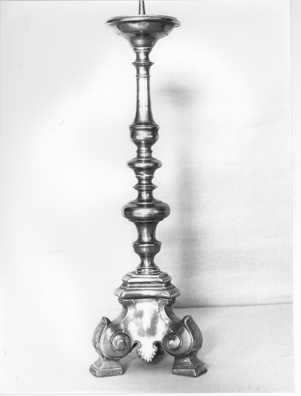 candeliere d'altare, serie - bottega lombarda (sec. XVIII)