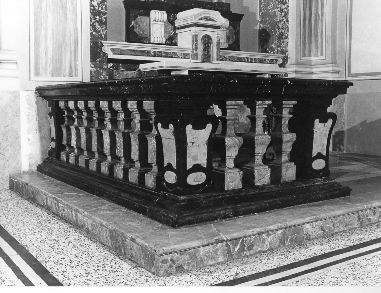 balaustrata di cappella, coppia - bottega lombarda (sec. XVIII)