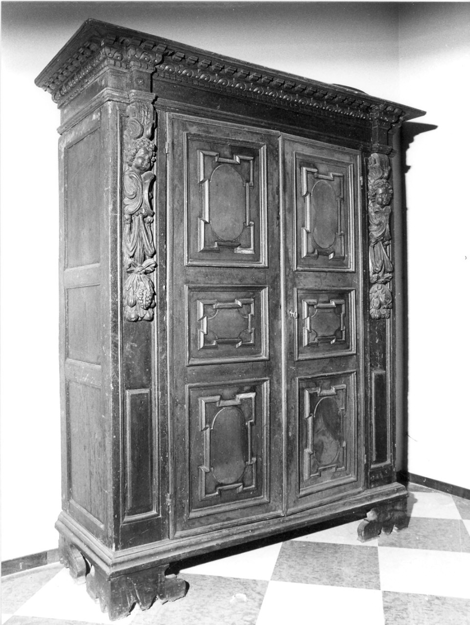 armadio, opera isolata - bottega lombarda (sec. XVII)