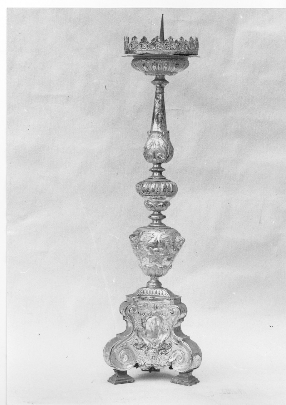 candeliere d'altare, serie - bottega lombarda (sec. XVIII)