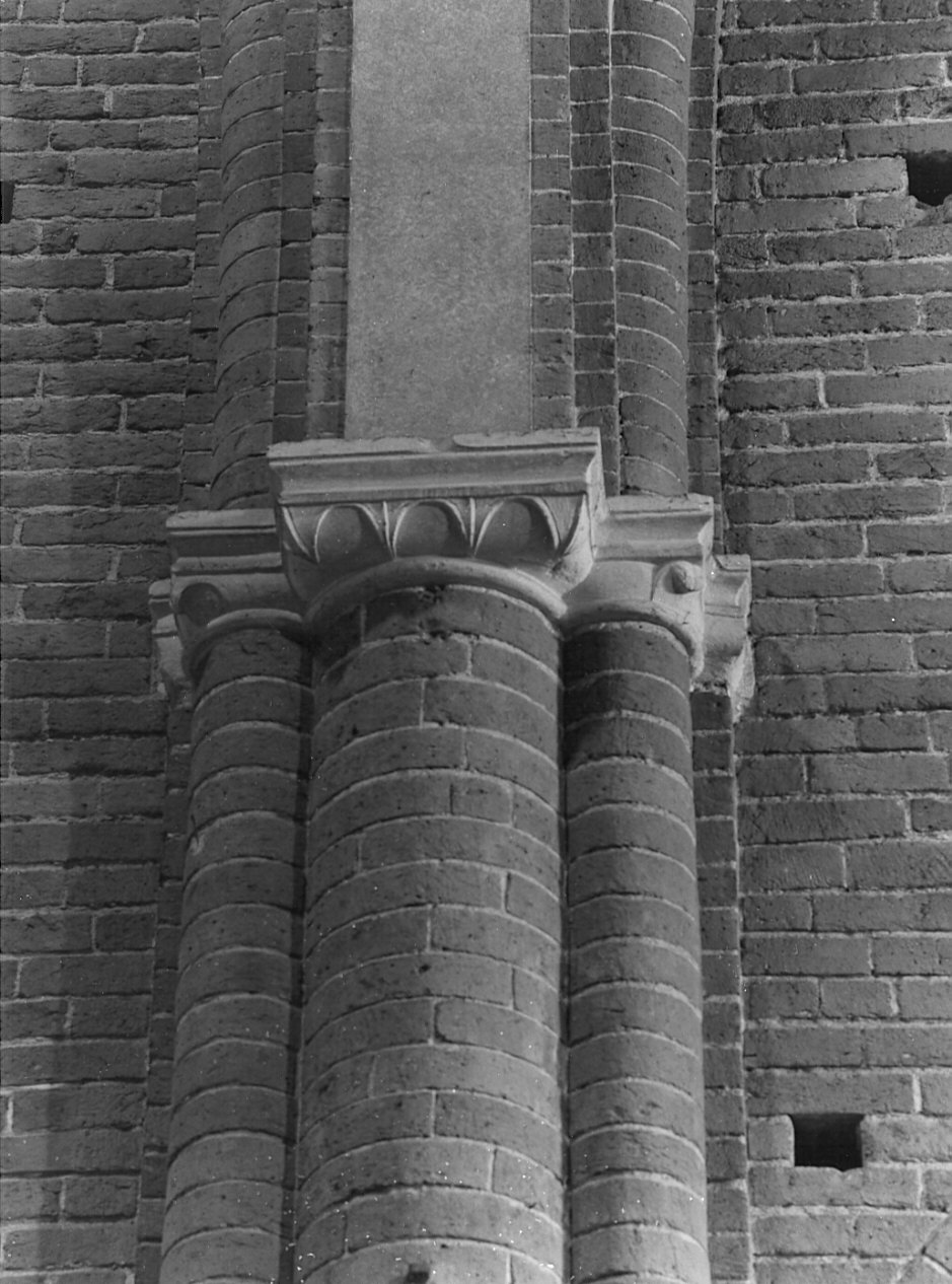 capitello di pilastro, opera isolata - bottega lombarda (sec. XII)