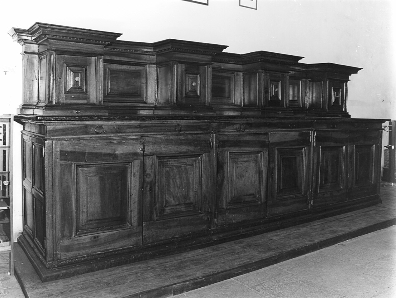 credenza con alzata, opera isolata - bottega lombarda (sec. XVII)
