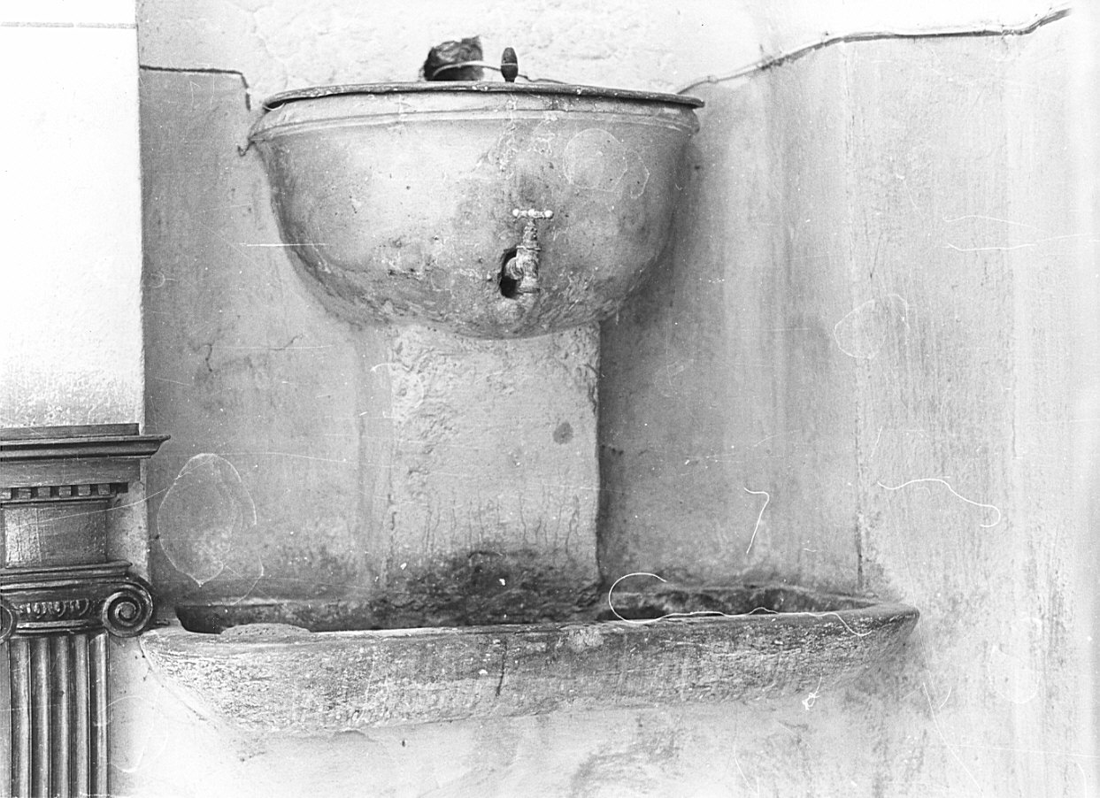 lavabo da sacrestia, opera isolata - bottega lombarda (sec. XVII)