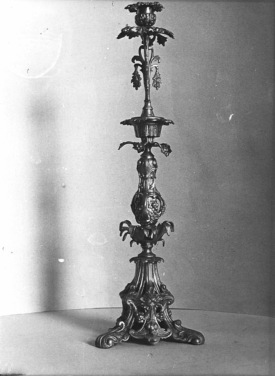 candeliere d'altare, coppia - bottega lombarda (inizio sec. XX)