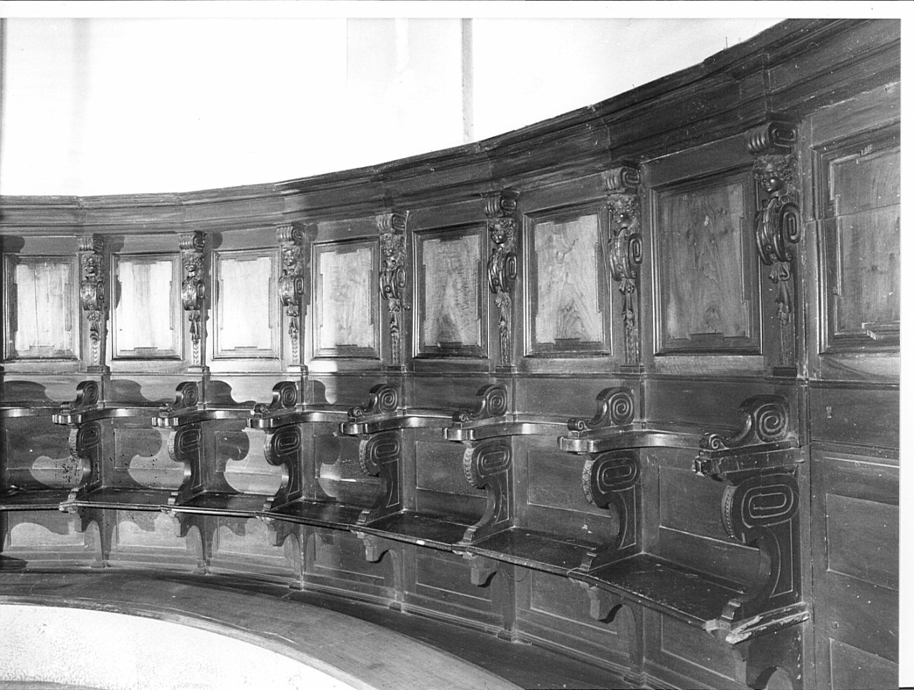 stalli del coro, insieme - bottega lombarda (seconda metà sec. XVI)