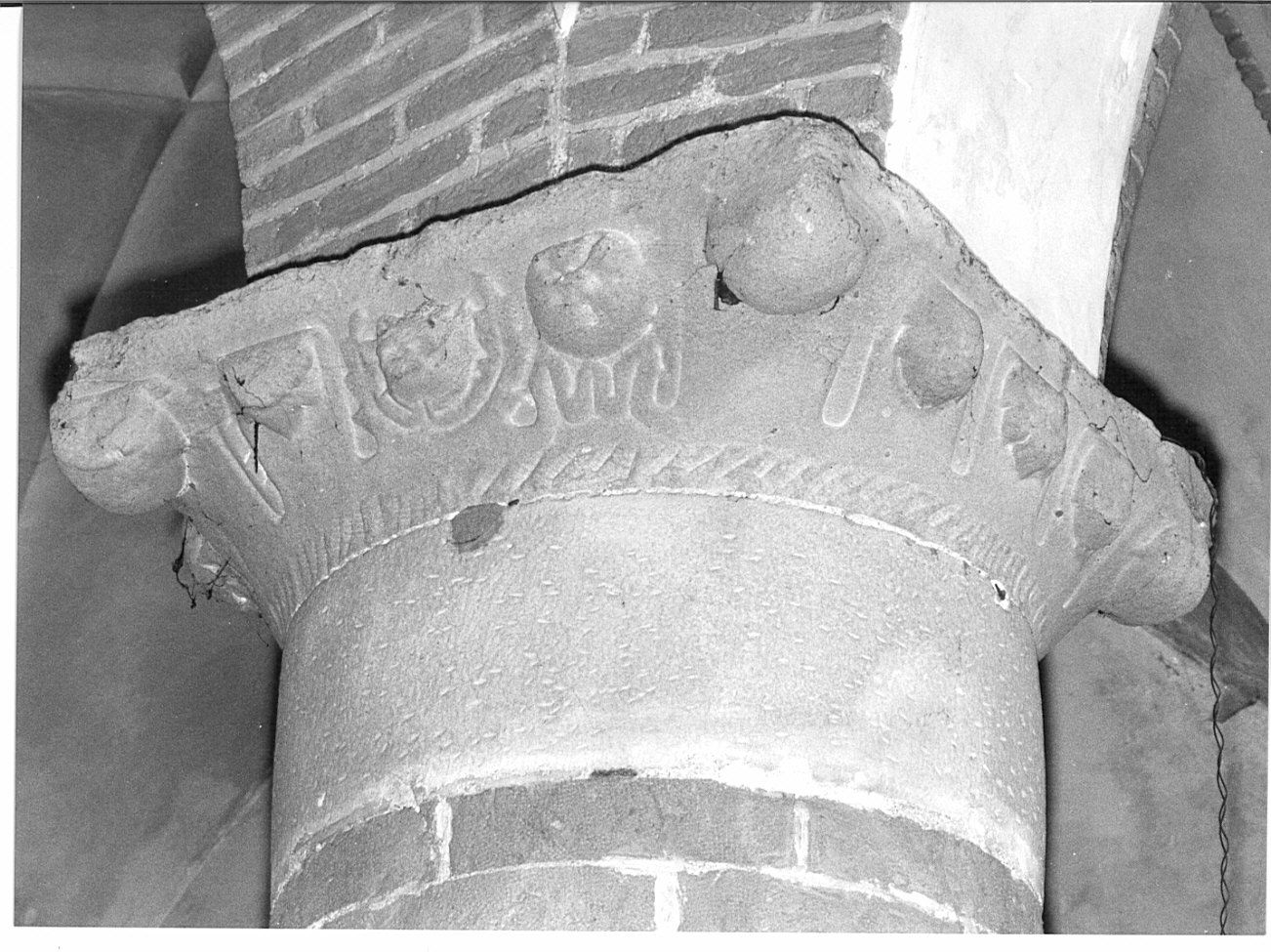 capitello, opera isolata - bottega lombarda (sec. XIV)