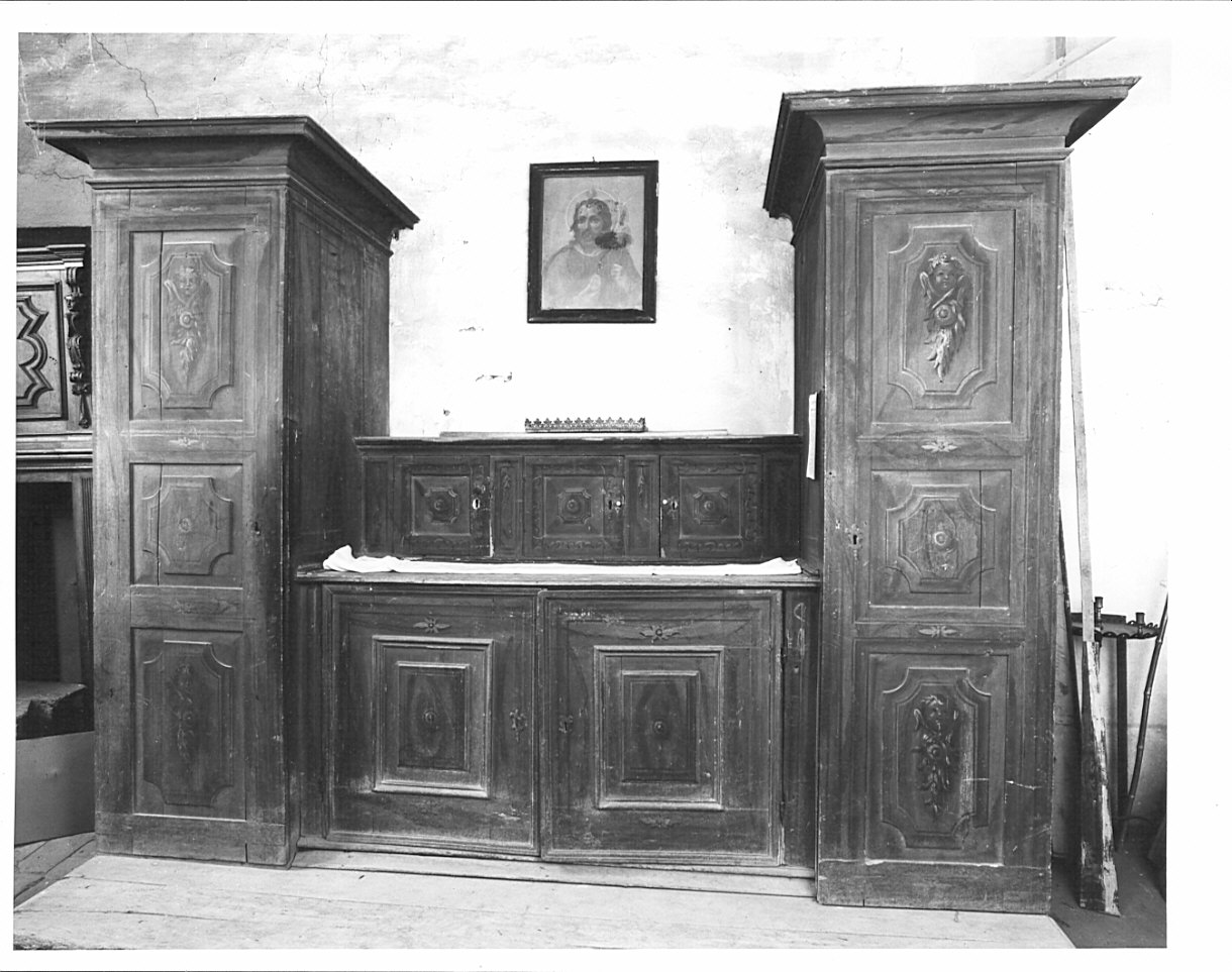 armadio da sacrestia, opera isolata - bottega italiana (fine/inizio secc. XVII/ XVIII)