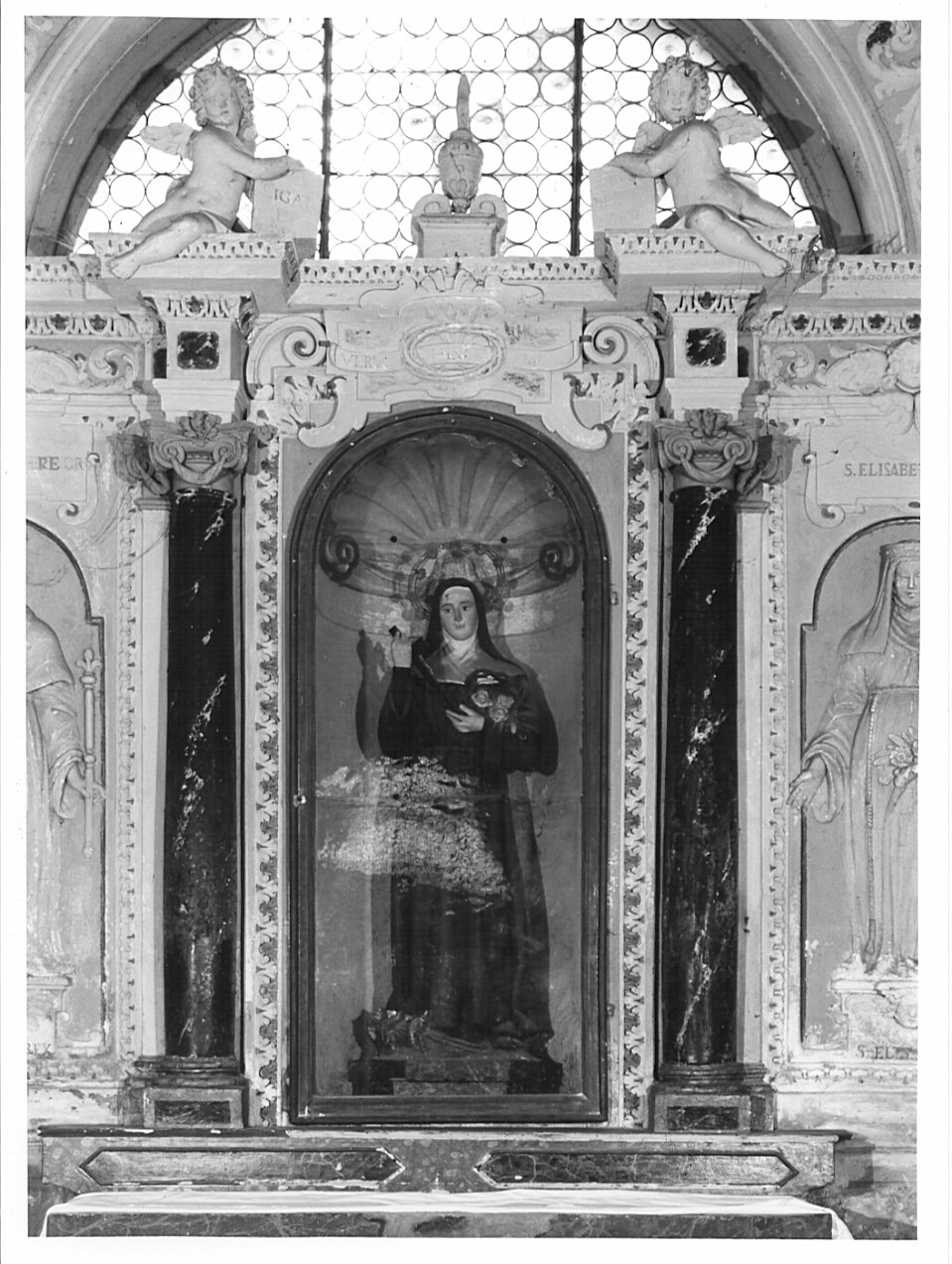 decorazione plastica, elemento d'insieme - bottega italiana (fine/inizio secc. XVII/ XVIII)