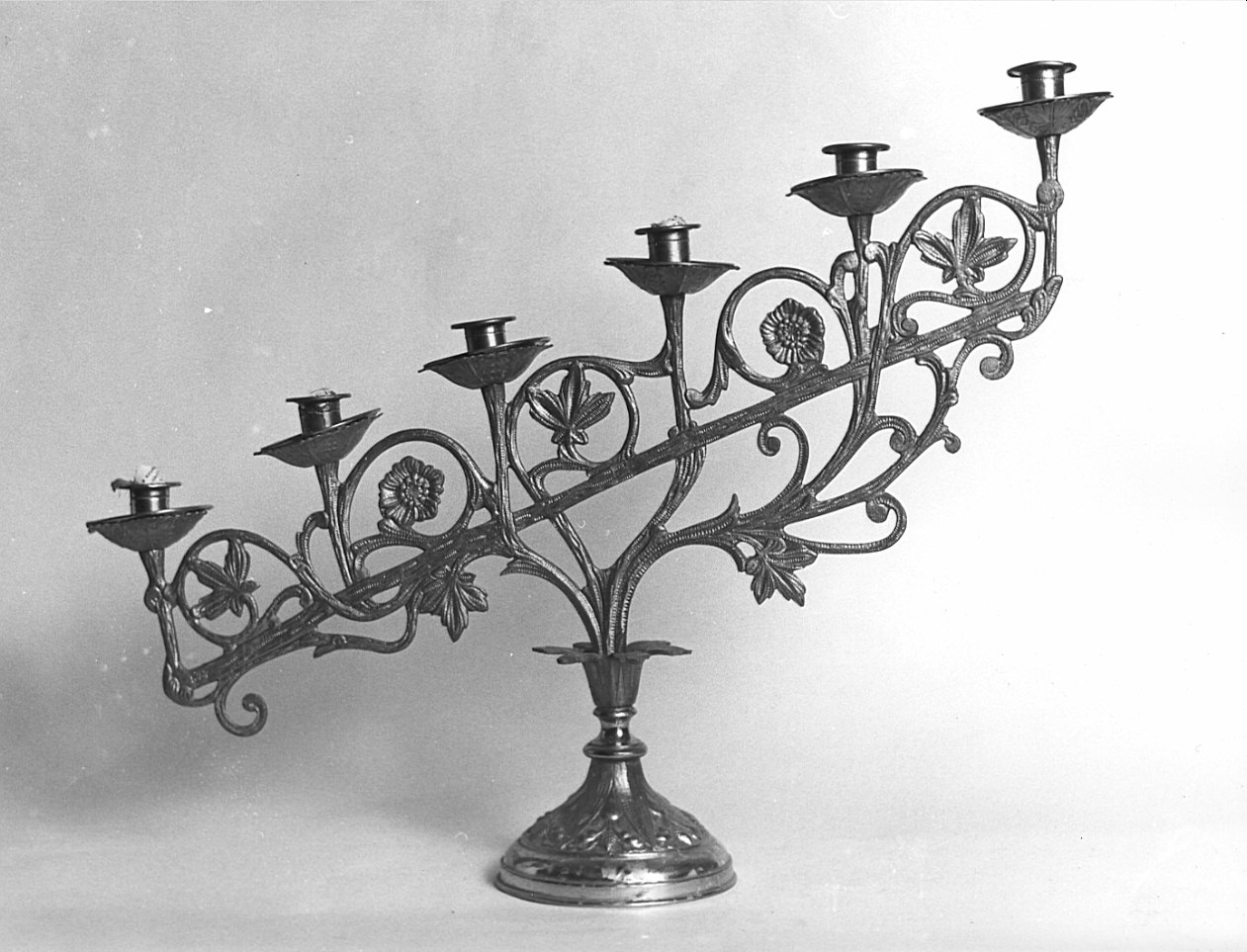 candelabro, opera isolata - bottega italiana (fine/inizio secc. XIX/ XX)