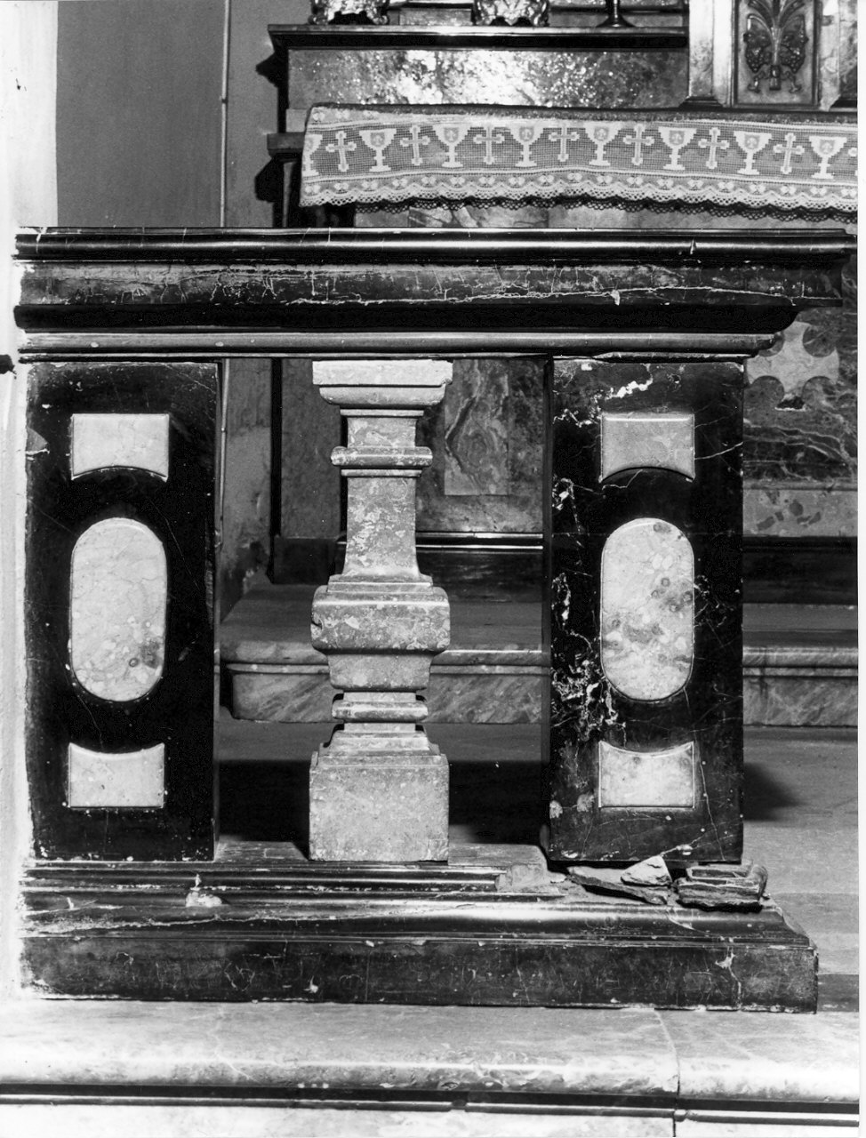 balaustrata, serie - bottega italiana (fine/inizio secc. XVII/ XVIII)