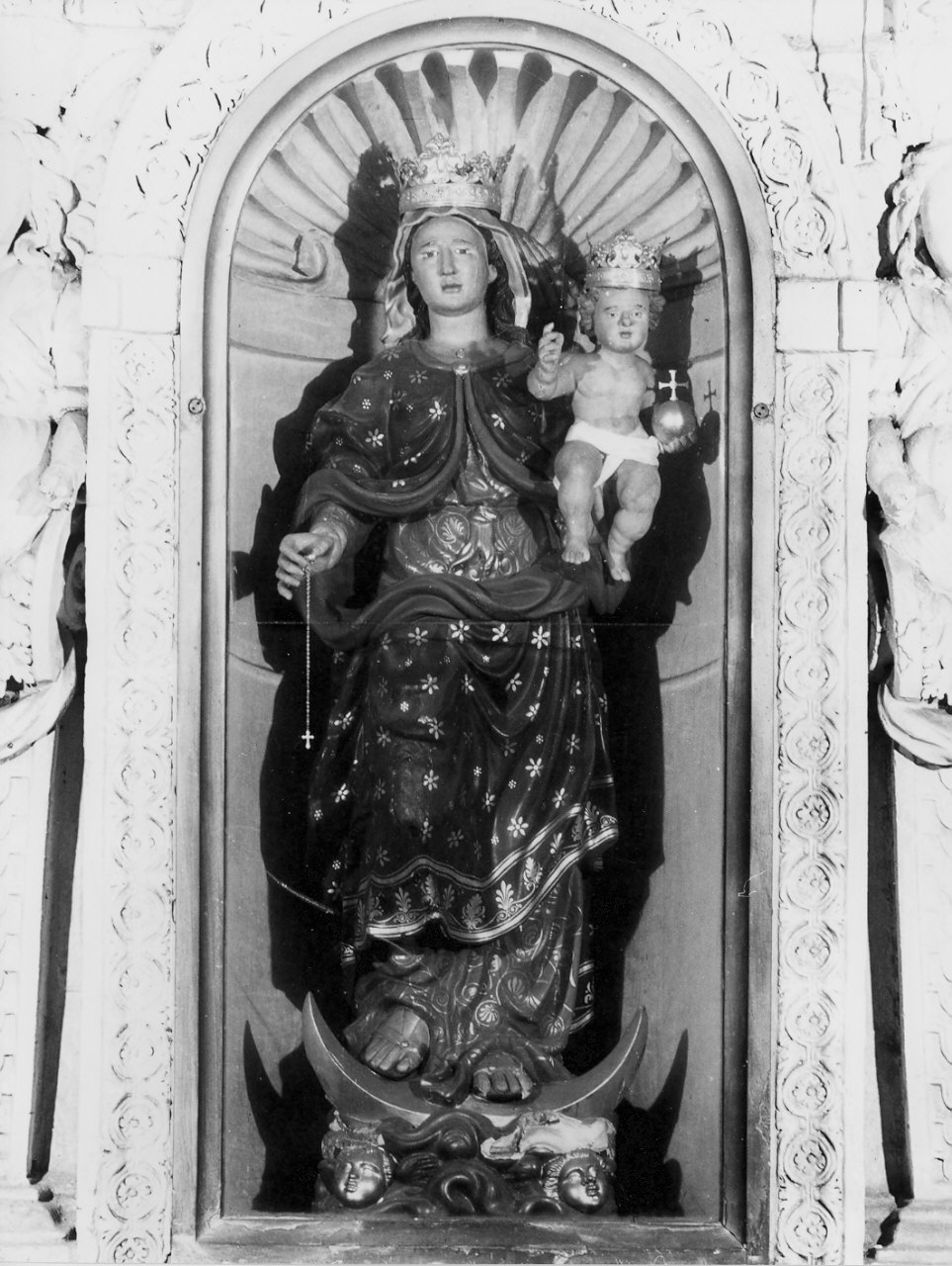 Madonna con Bambino (statua, opera isolata) - bottega italiana (fine sec. XVIII)