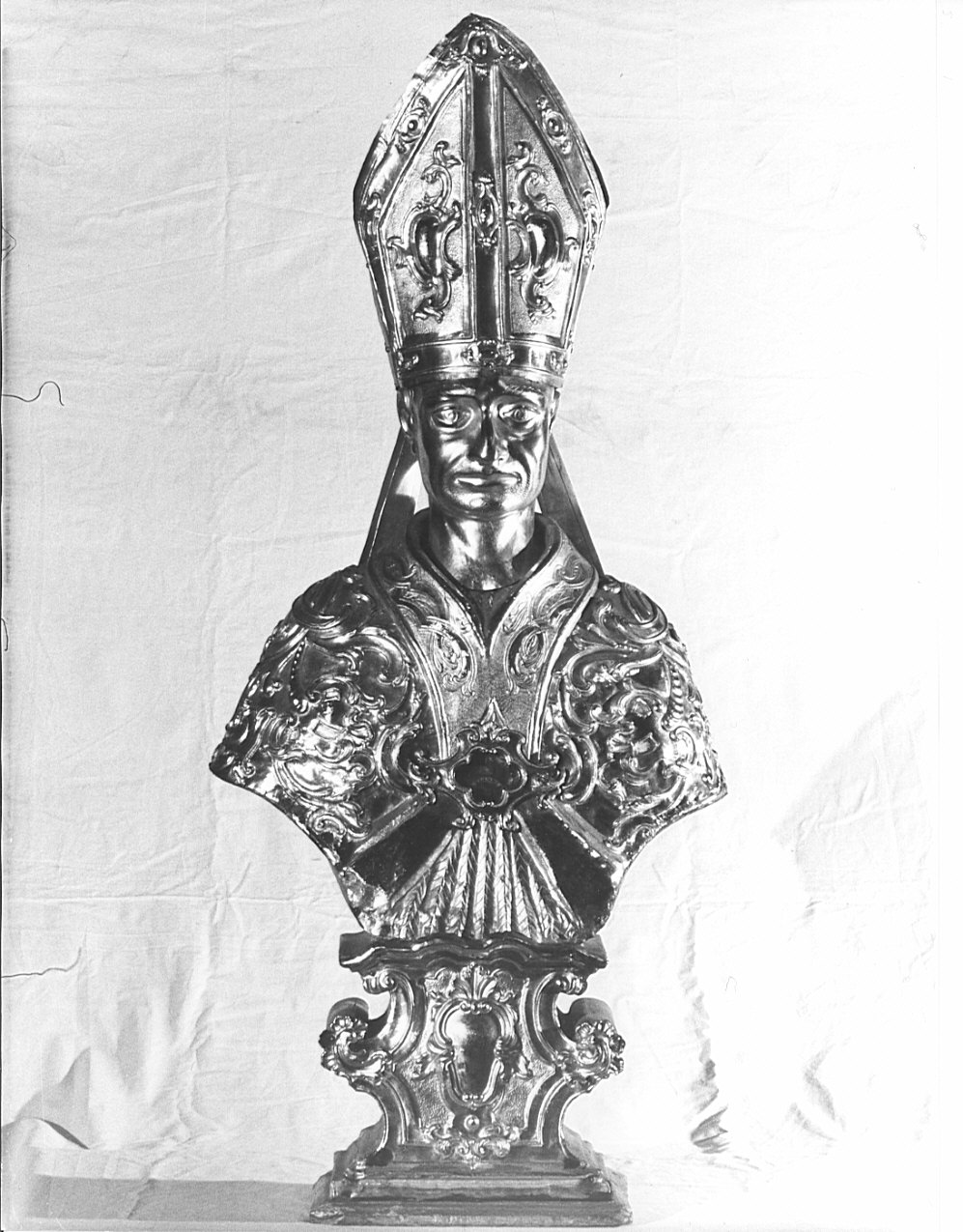 Santo vescovo (reliquiario - a busto, opera isolata) - bottega lombarda (sec. XIX)