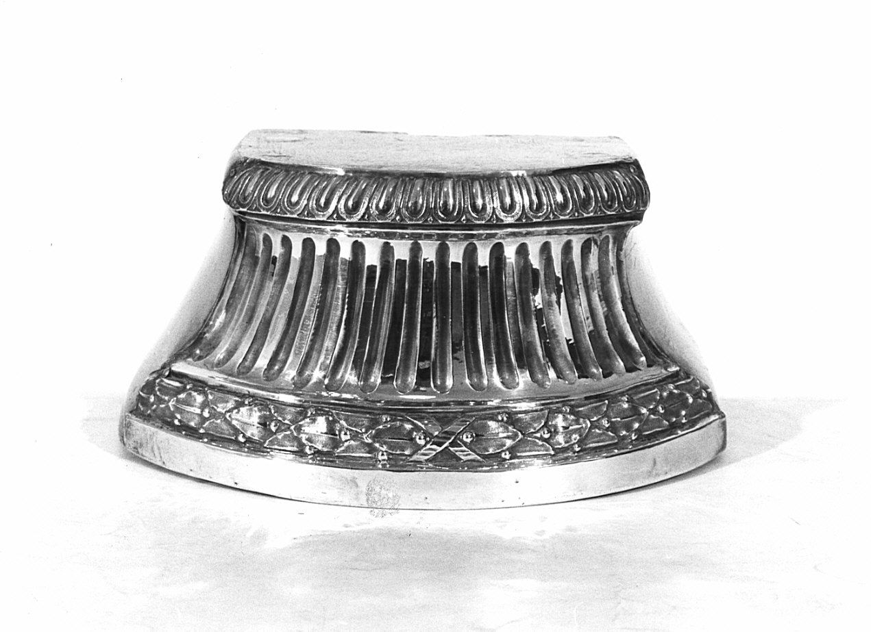 base, opera isolata - bottega lombarda (prima metà sec. XIX)