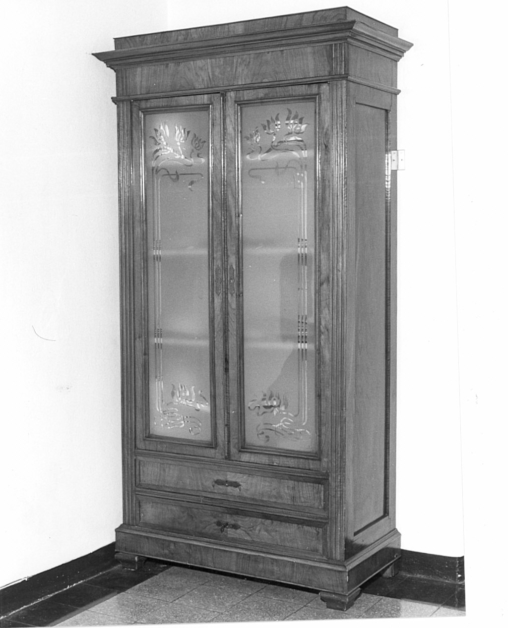 armadio, opera isolata - bottega lombarda (inizio sec. XX)