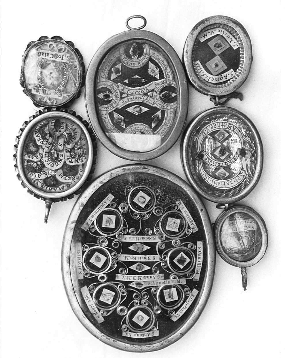 reliquiario a capsula - a medaglione, serie - bottega lombarda (sec. XIX)