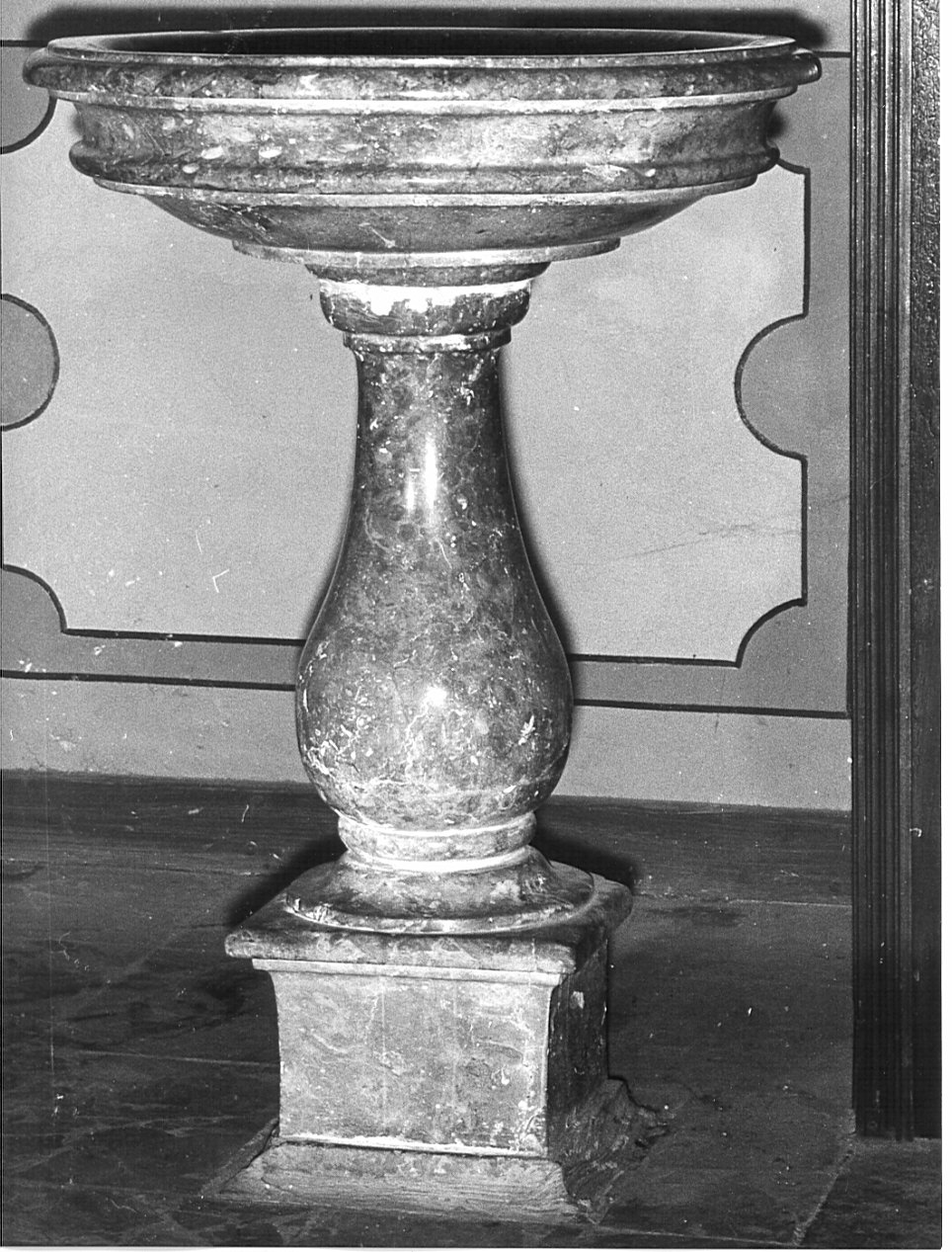 acquasantiera - a fusto, opera isolata - bottega lombarda (sec. XVIII)