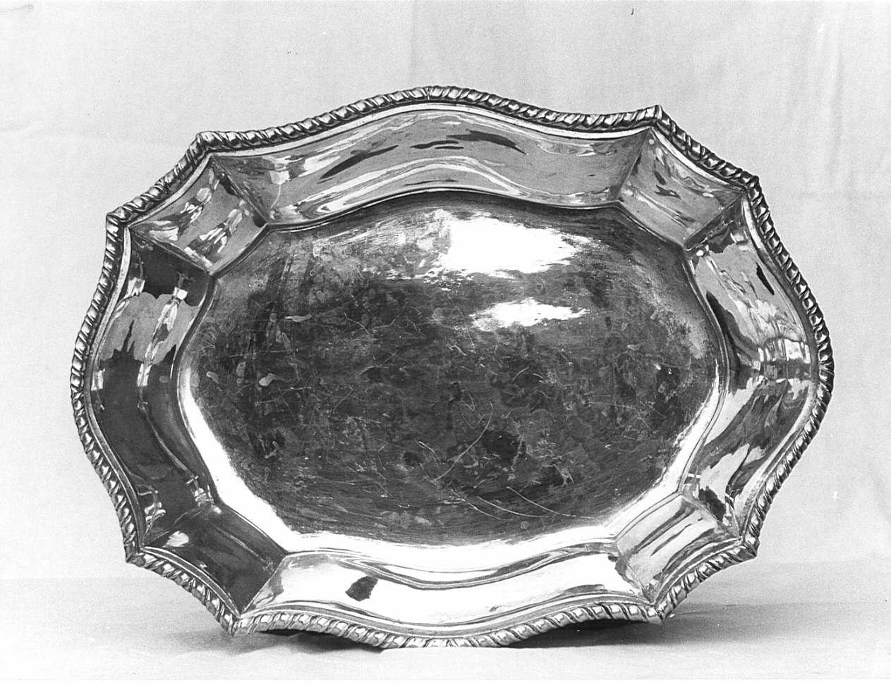 bacile, opera isolata - bottega lombarda (fine/inizio secc. XIX/ XX)