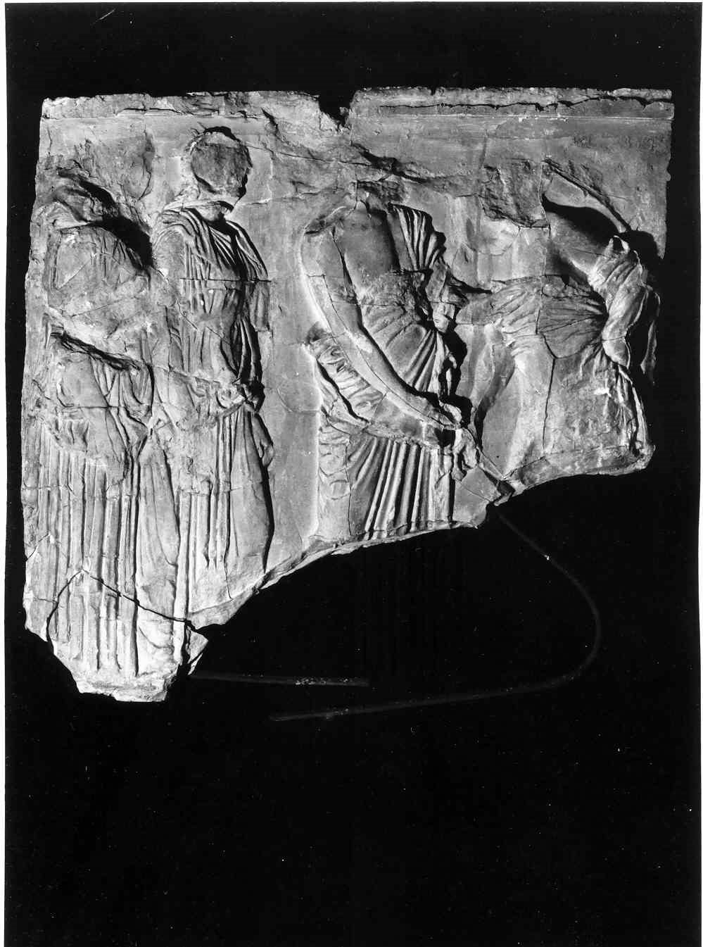 Offerta del peplo ad Athena durante le feste Panatenee, processione di fanciulle (le Ergastine) (lastra, frammento) - ambito inglese (sec. XIX)