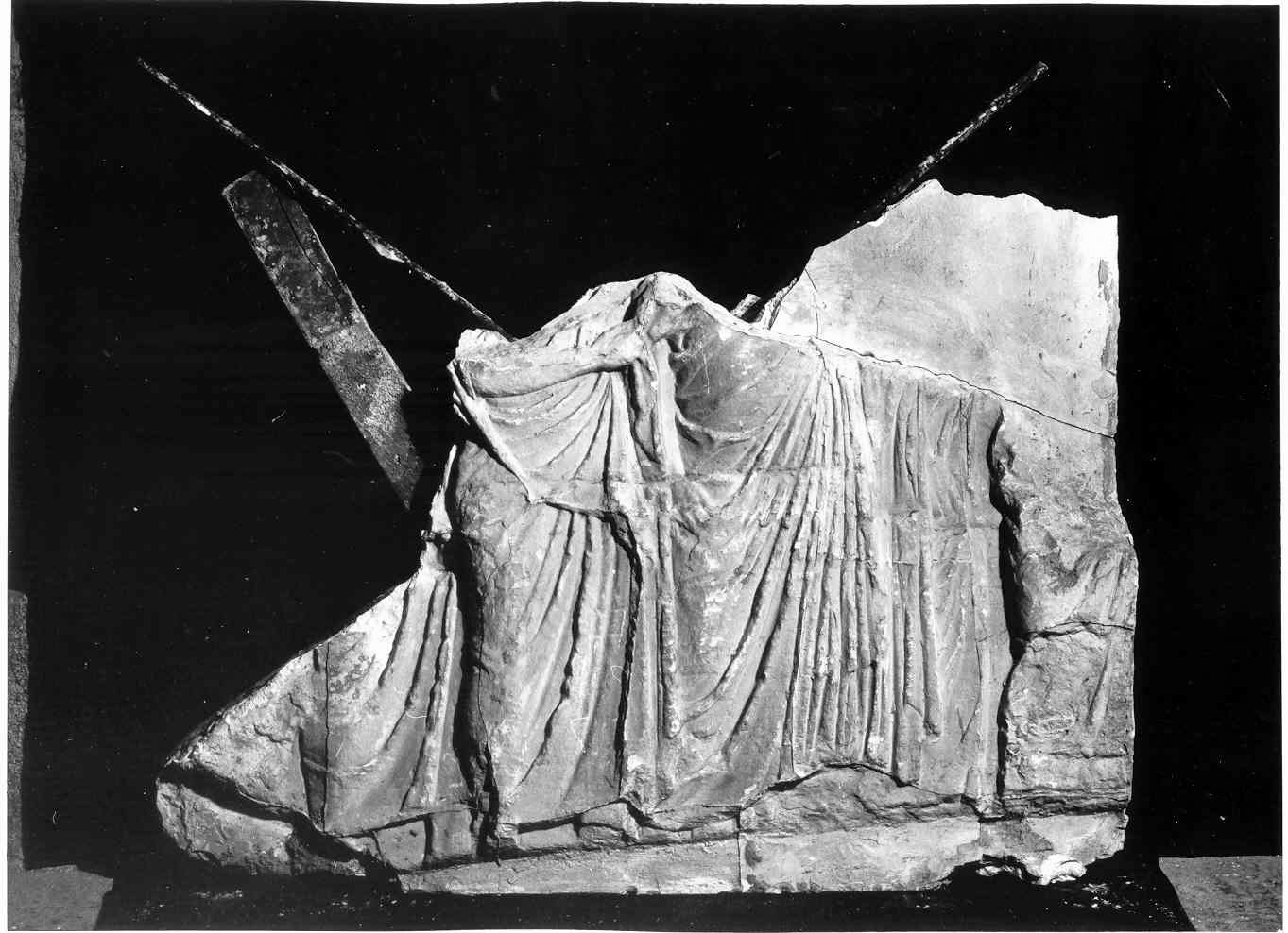 Offerta del peplo ad Athena durante le feste Panatenee, scena di processione (lastra, frammento) - ambito inglese (sec. XIX)
