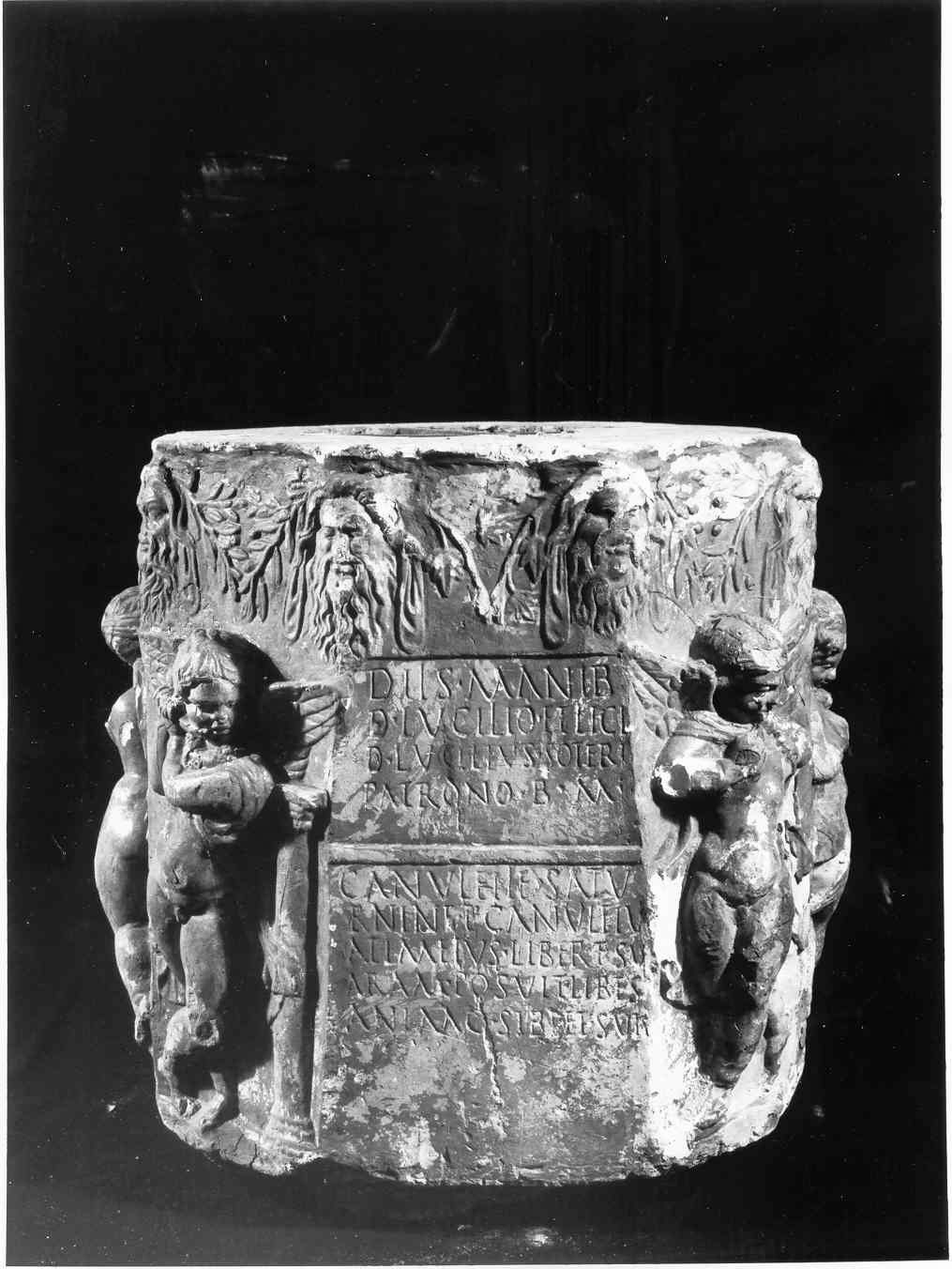 genietti funerari (urna cineraria, serie) - ambito italiano (sec. XIX)